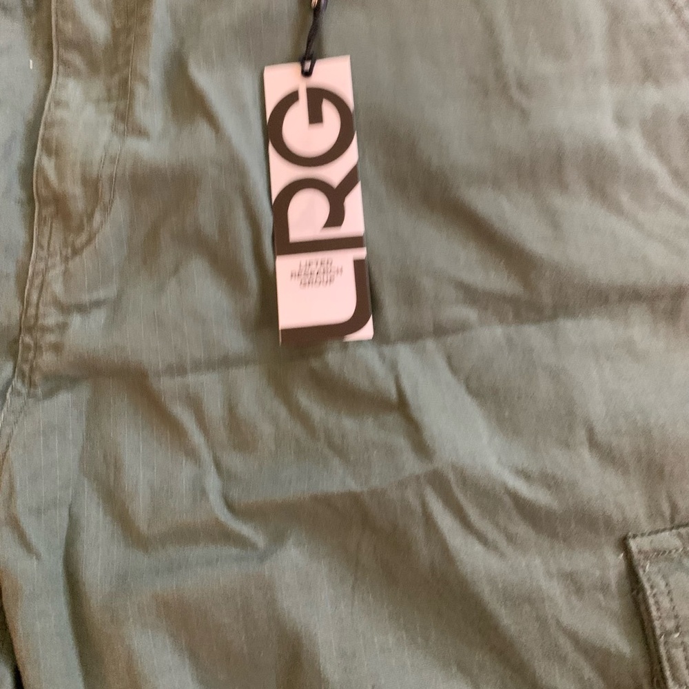 LIFTED RESEARCH GROUP LRG GREEN CARGO SHORTS SIZE 46. BRAND NEW WITH TAGS.